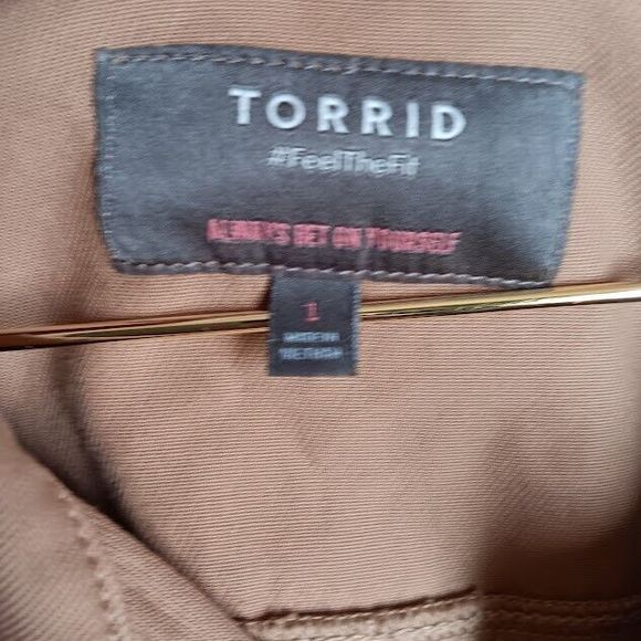Torrid Light Weight Safari Tan Shacket  Women’s Size 1X 14-16 Camel - Picture 3 of 8